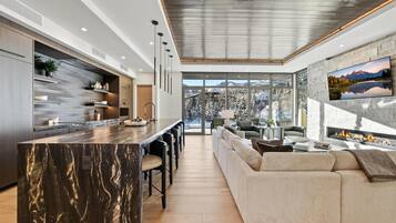 Resortwoning, 5 slaapkamers (Residence) | Luxe beddengoed, pillowtop-bedden, een kluis op de kamer, een bureau