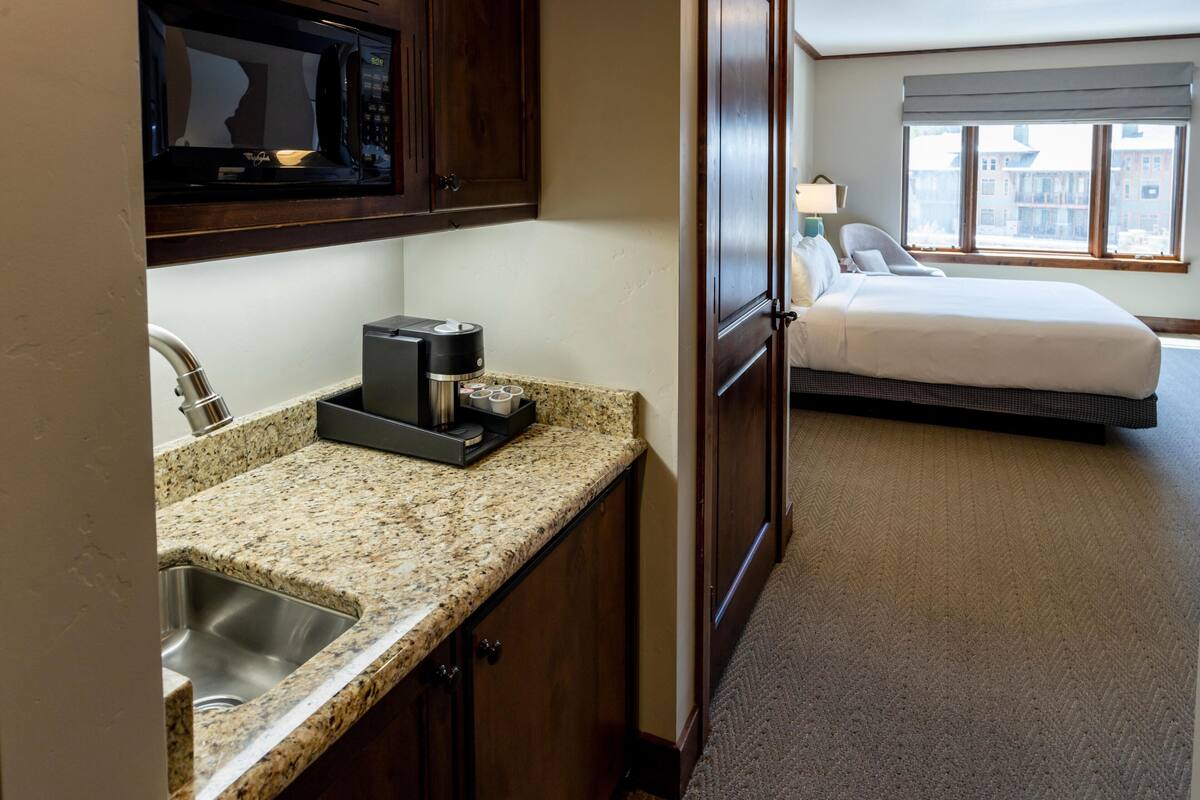 Chambre, 1 très grand lit, accessible aux personnes à mobilité réduite (Shower)