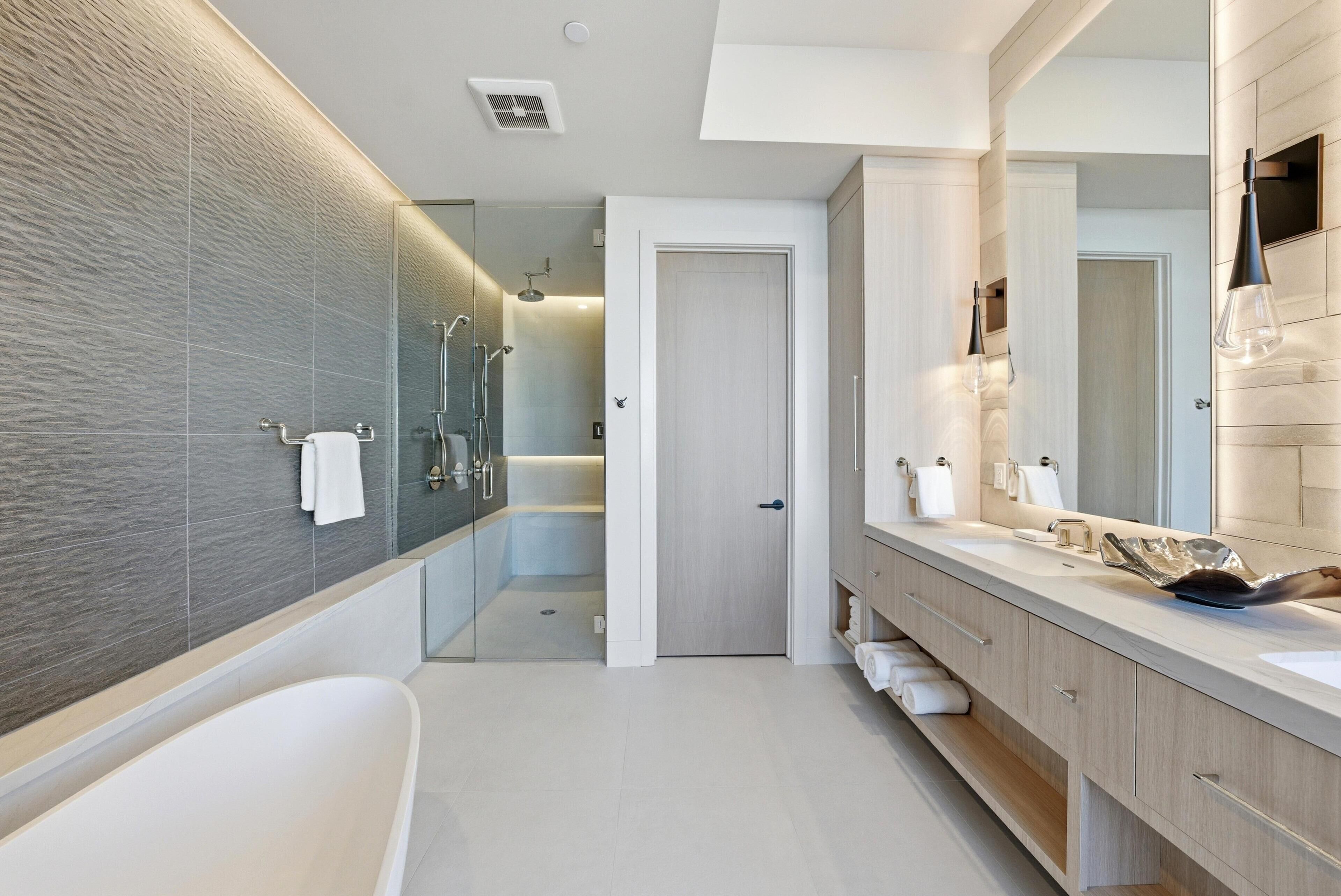 淋浴/盆浴组合、名牌洗护用品、吹风机、浴袍