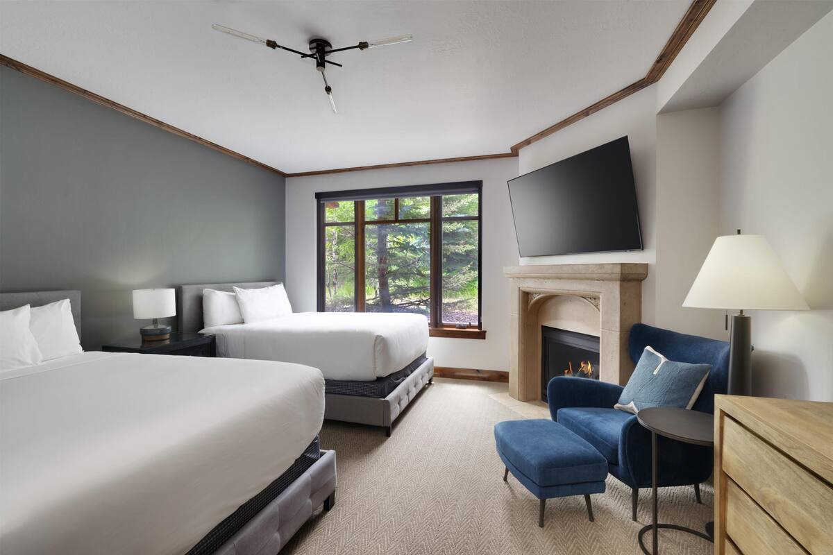 Premium bedding, pillow-top beds, in-room safe, desk