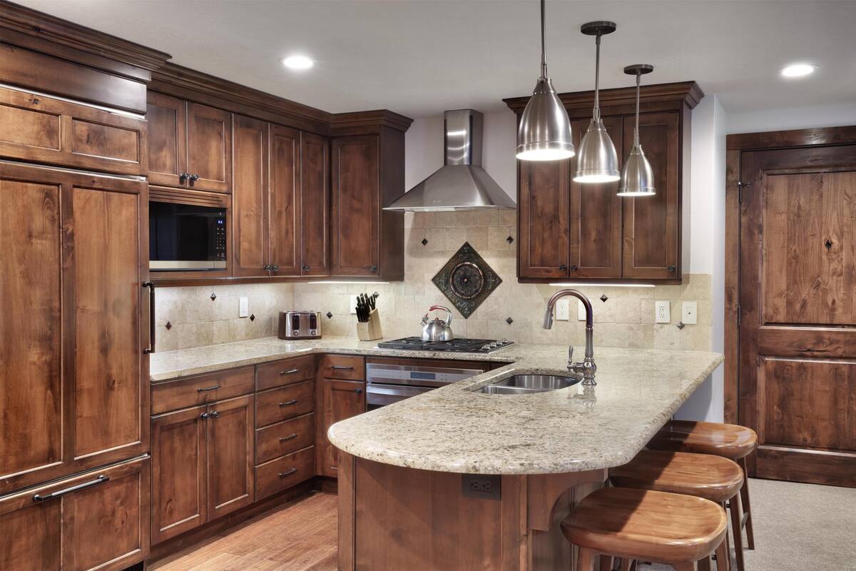 Apartment, 1 Bedroom (Large Residence) | Private kitchen | Coffee/tea maker, microwave, toaster, paper towels