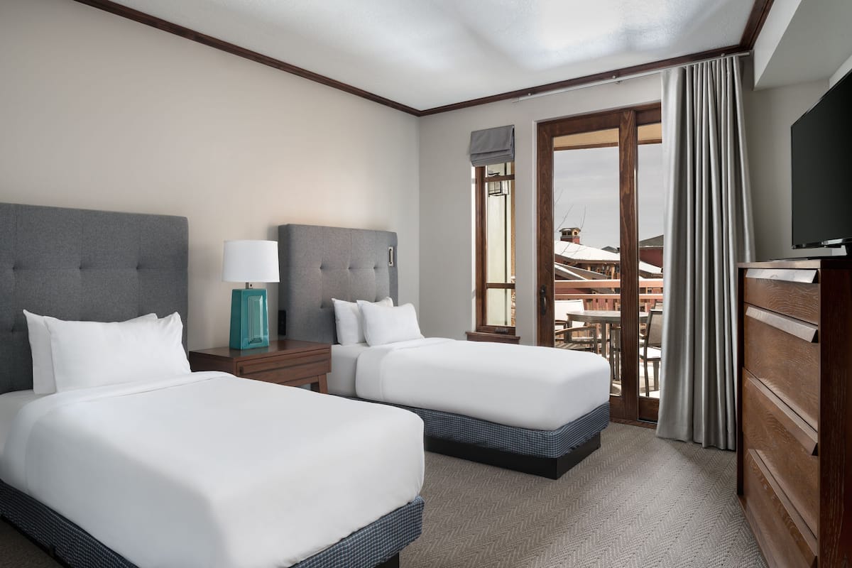 Ropa de cama de alta calidad y camas con pillow-top