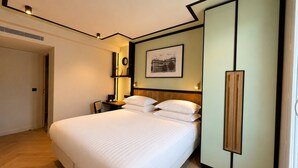 Soft Double Room  | Premium bedding, minibar, in-room safe, laptop workspace - Hotel Maison Lenoir (Paris)
