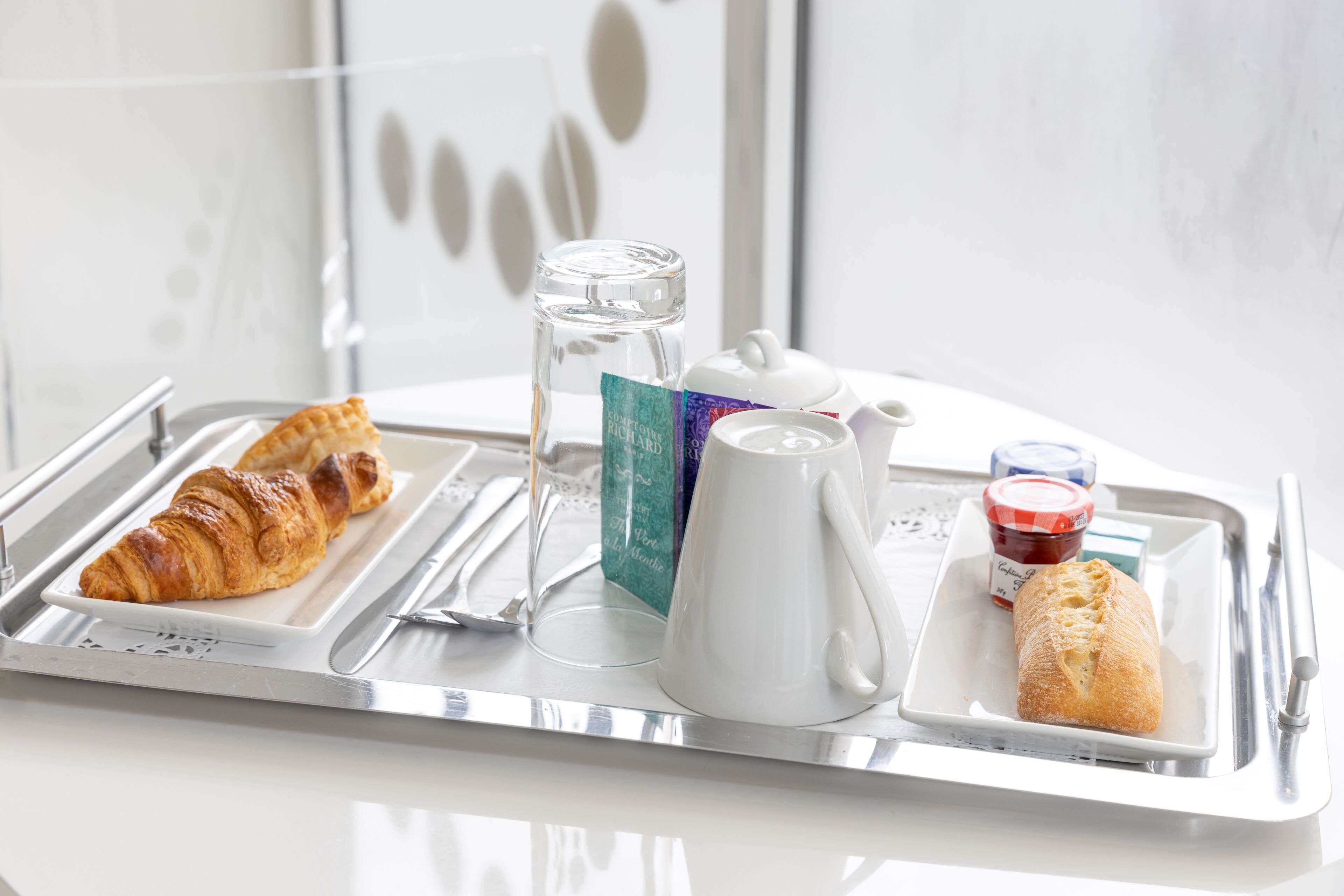 daily continental breakfast (eur 9.50 per person)