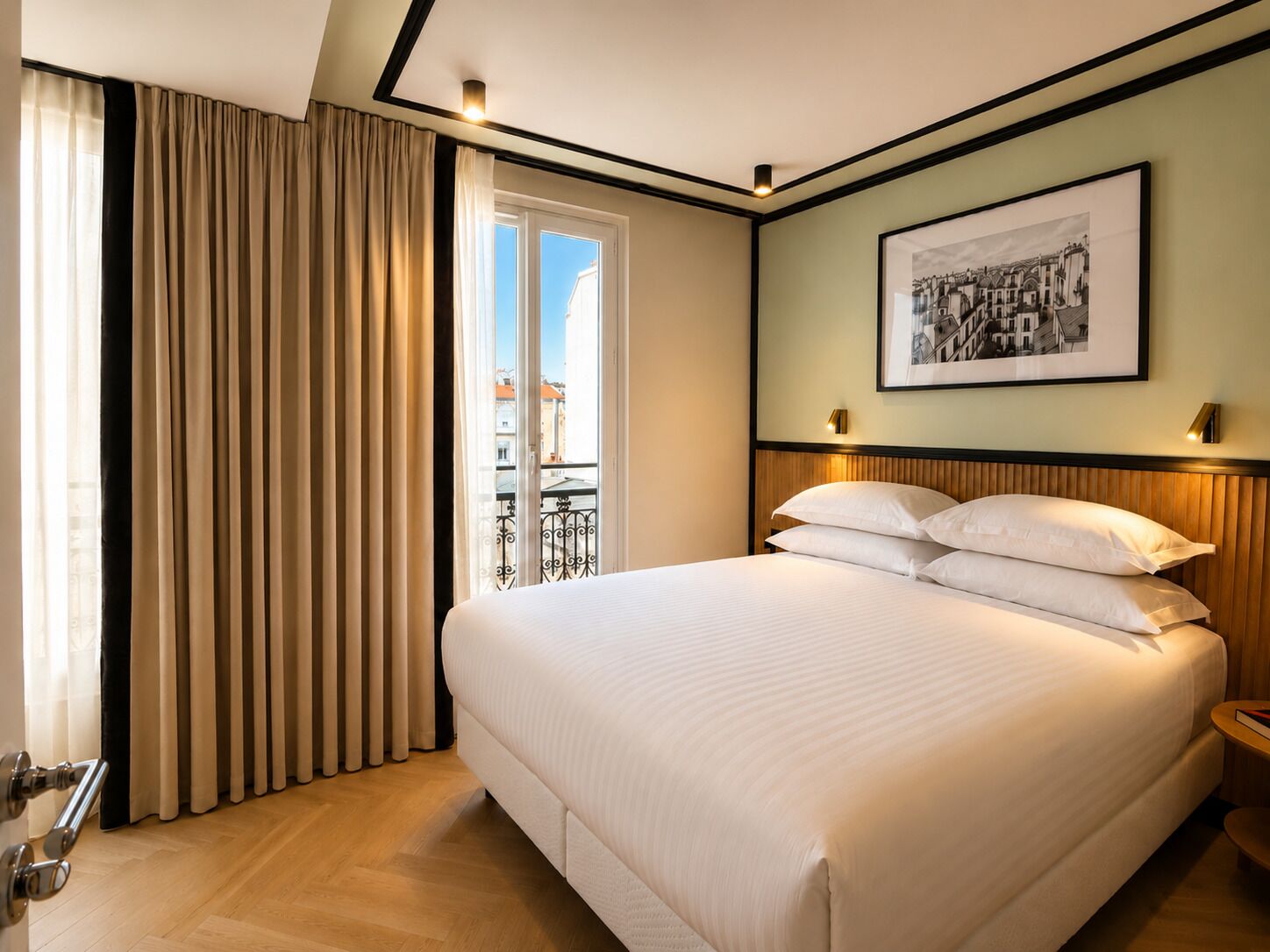 Chambre Deluxe double | Literie de qualité, minibar, coffre-fort