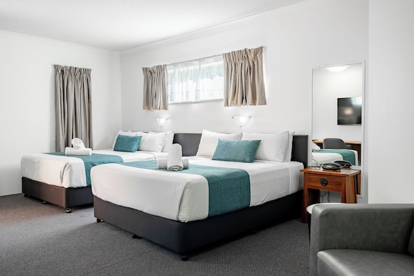 Upper Queen Twin | Literie de qualité, lit avec matelas à plateau-coussin, minibar