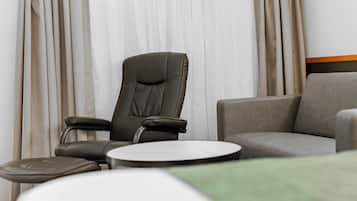 Ropa de cama de alta calidad, colchones con pillow-top y minibar