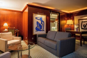 32-inch TV with cable channels, fireplace - Koener Hotel & Spa (Clervaux)