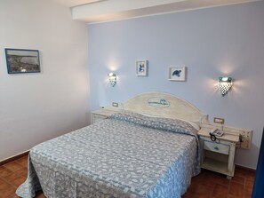 Minibar, värdeförvaringsskåp på rummet och individuell inredning