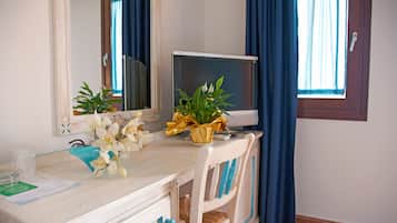 Minibar, in-room safe, individually decorated, individually furnished