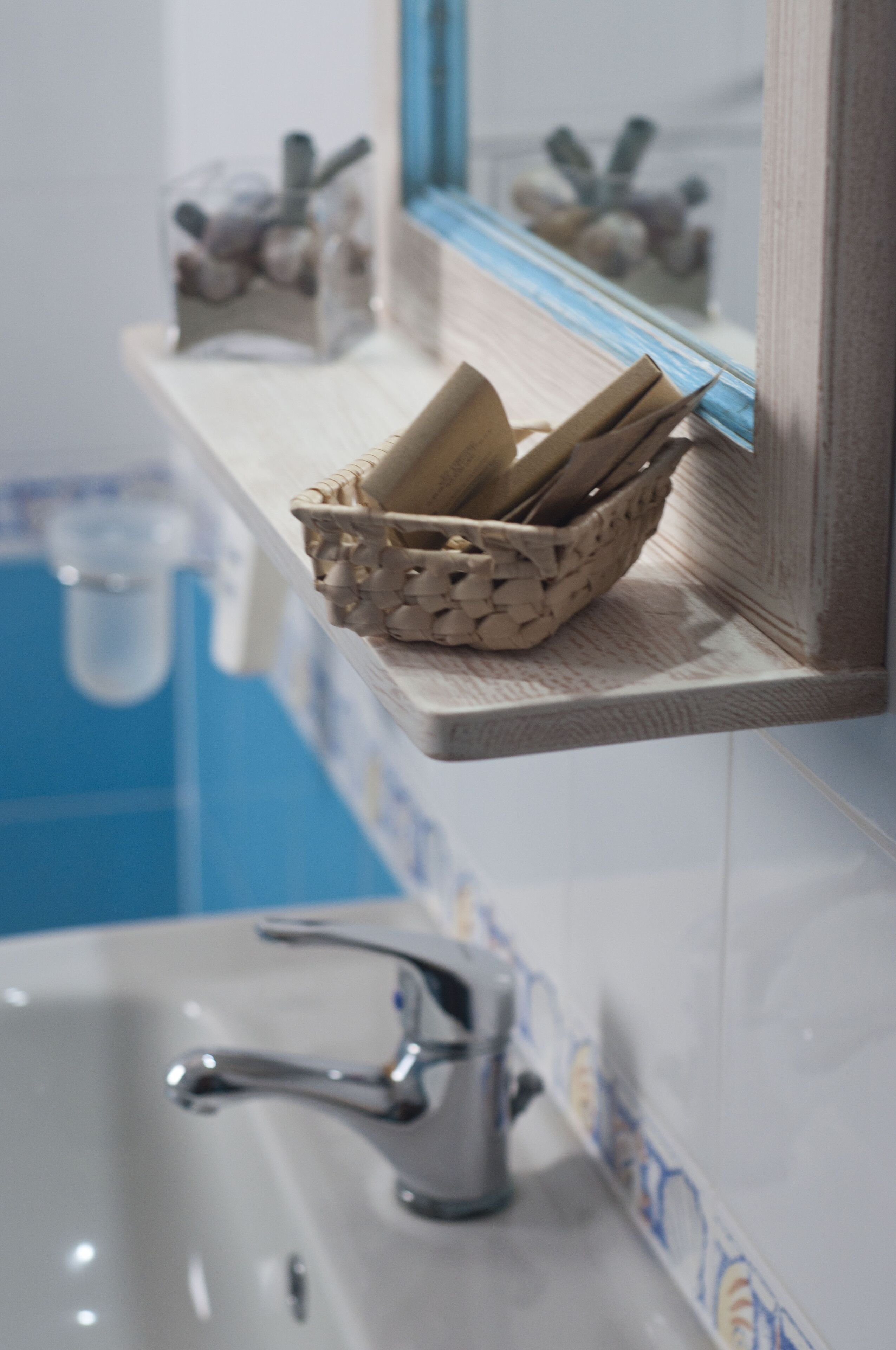 shower, rainfall showerhead, free toiletries, hair dryer