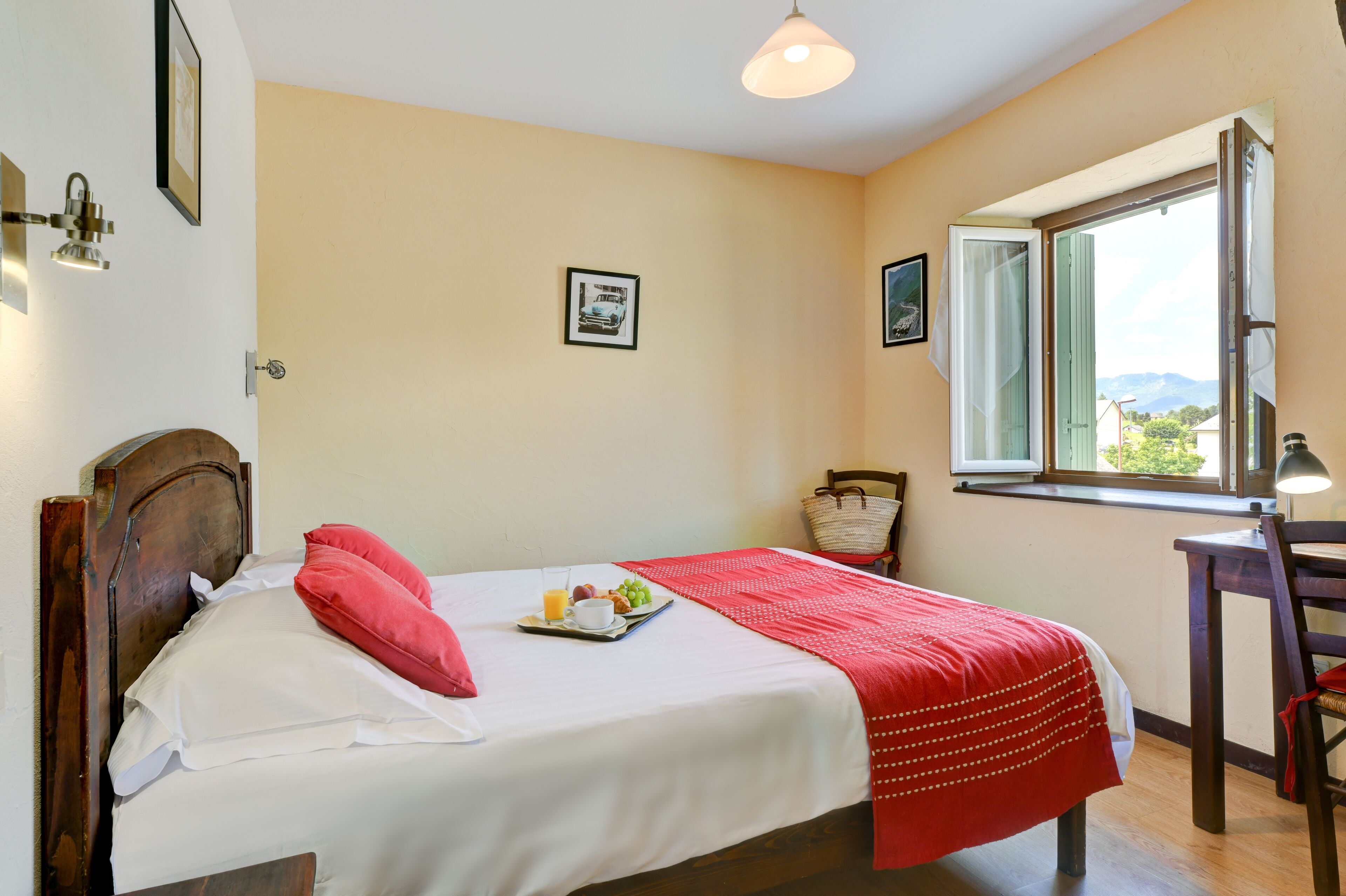 standard double room | desk, laptop workspace, iron/ironing board, free wifi
