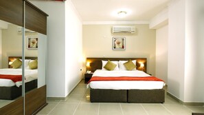 In-room safe, desk, iron/ironing board, rollaway beds - Lavilla Inn (Doha)