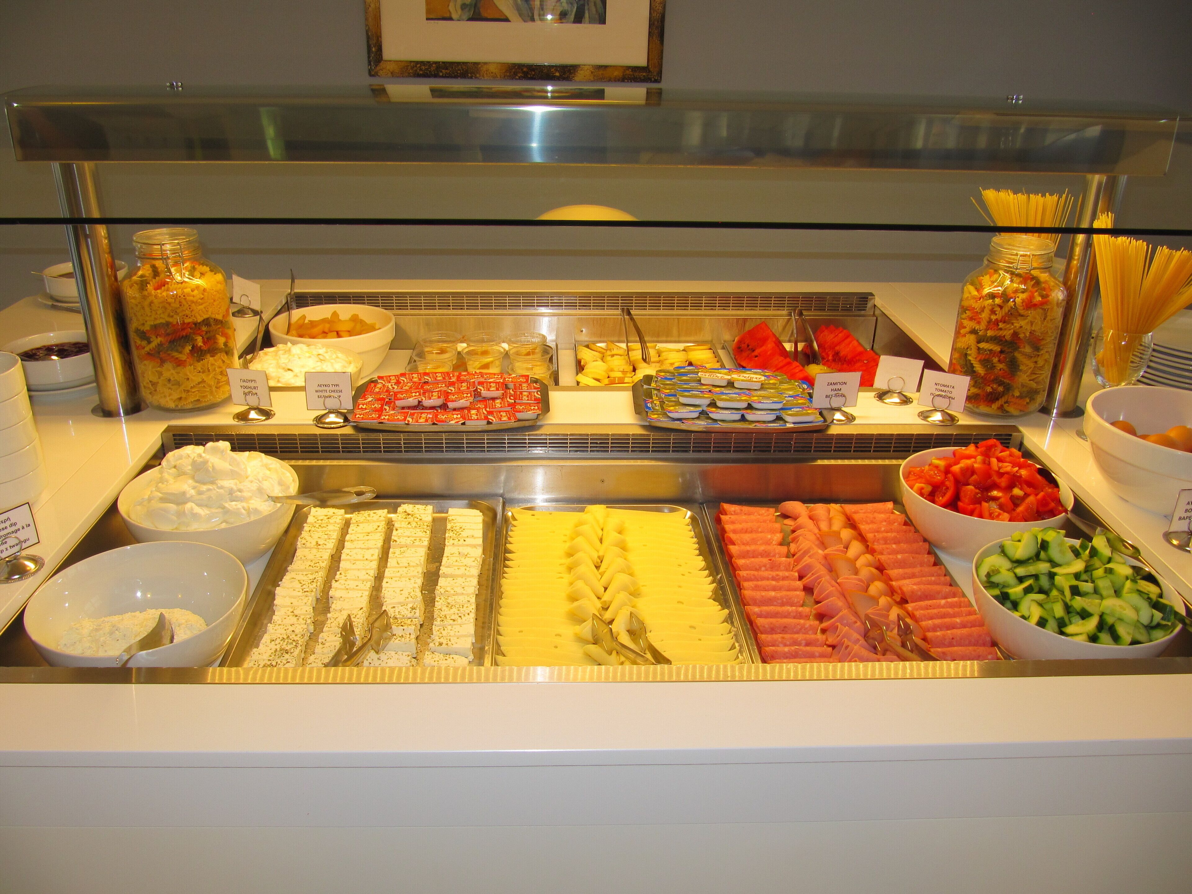 2 restaurants, breakfast served