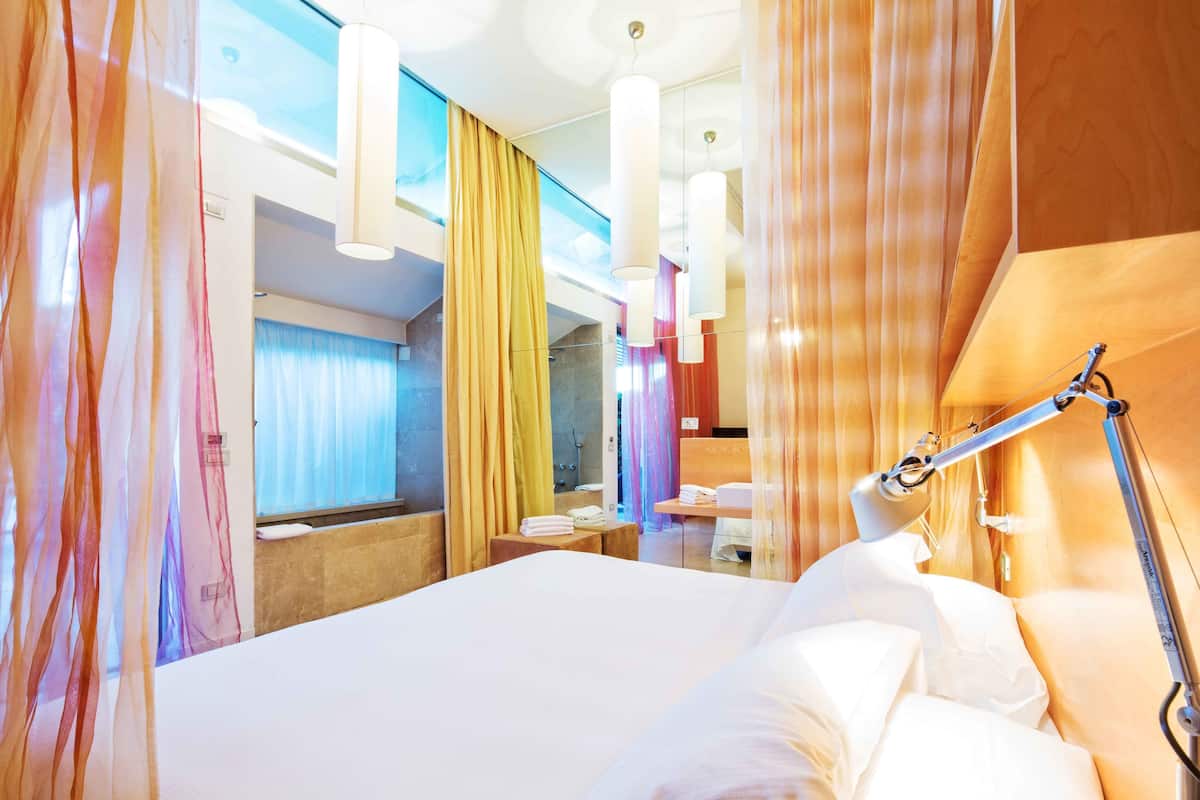 Suite | Minibar, in-room safe, desk, soundproofing
