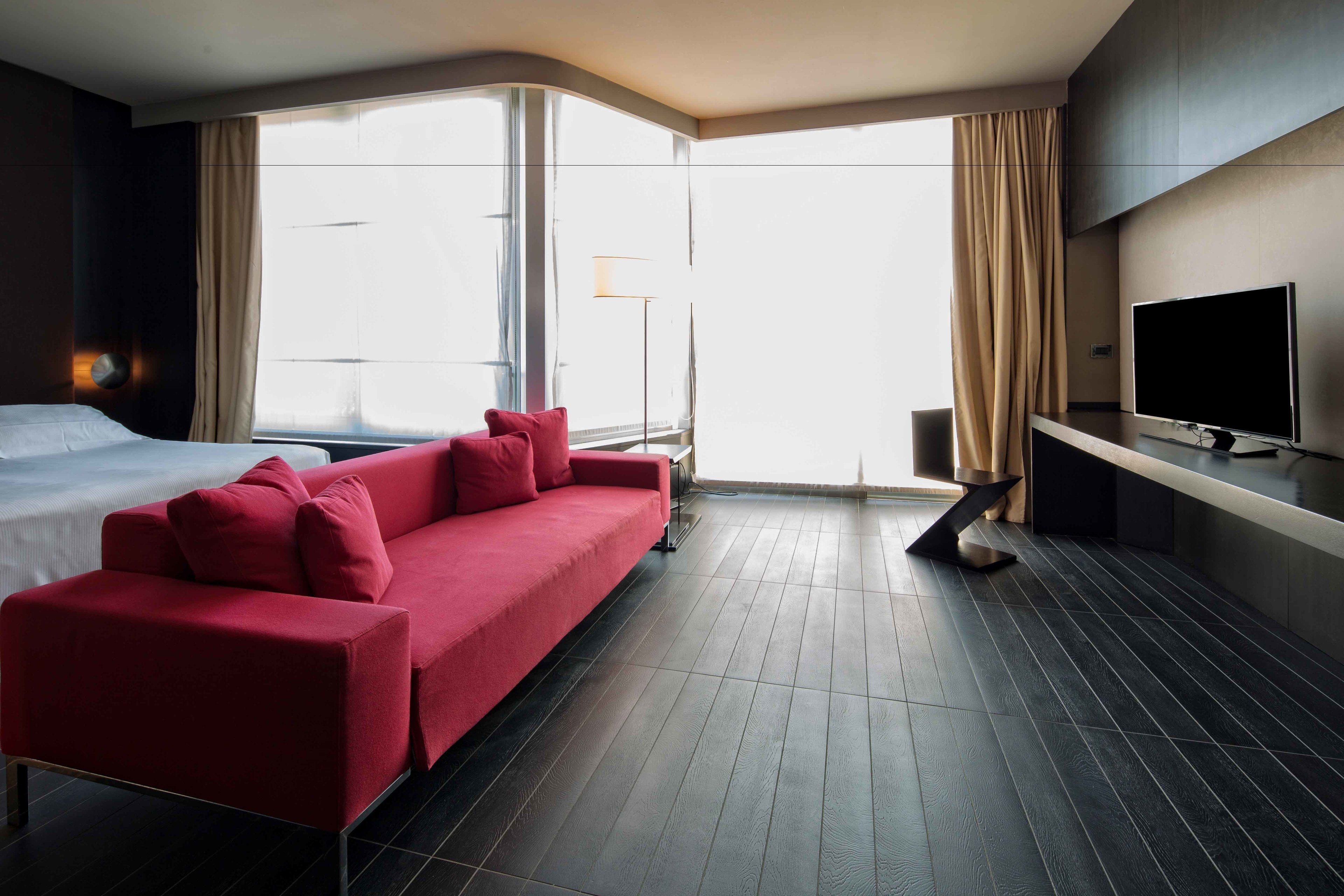 Junior Suite | Minibar, in-room safe, desk, soundproofing