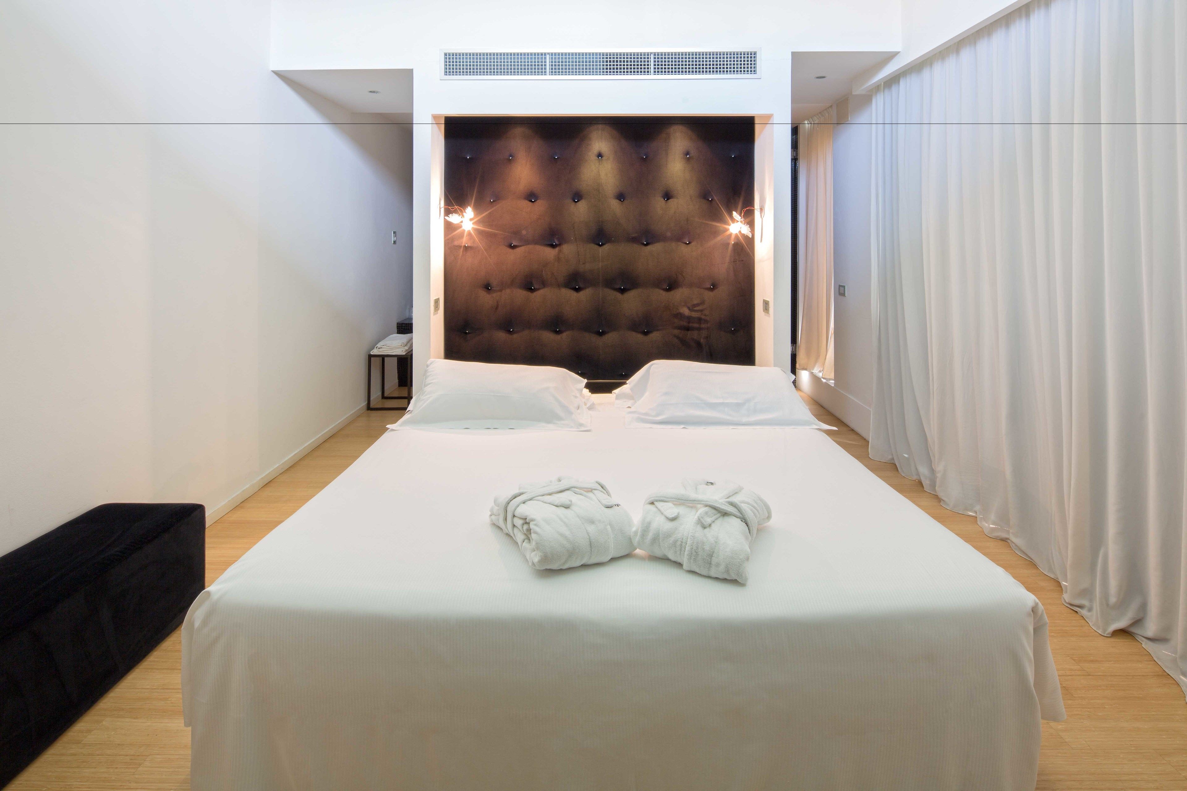 minibar, in-room safe, desk, soundproofing