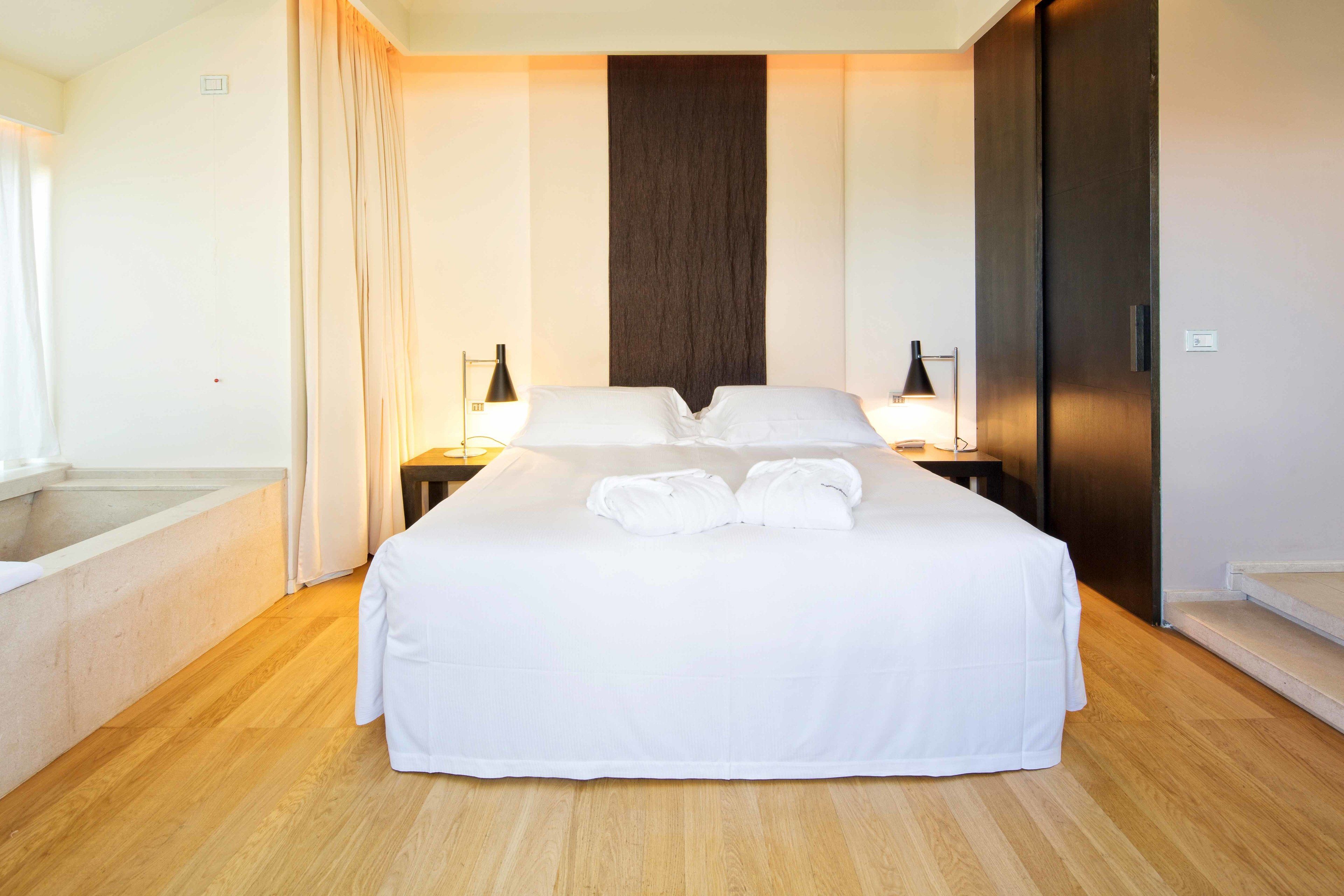 minibar, in-room safe, desk, soundproofing