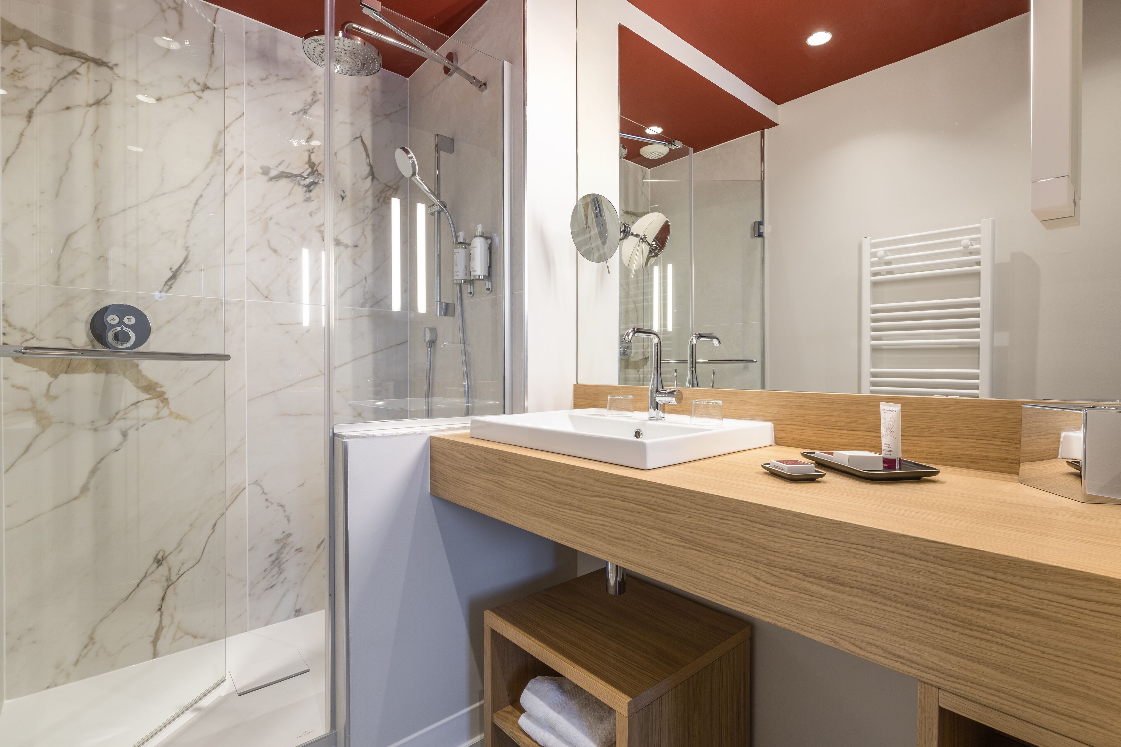 superior room | bathroom | towels