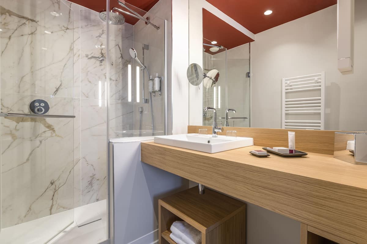 superior room | bathroom | towels