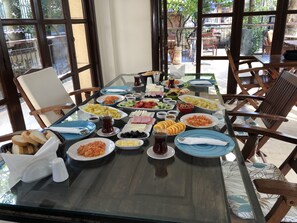 Daily continental breakfast (EUR 4 per person) - Villa Verde - Special Class (Antalya)