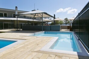3 outdoor pools, a heated pool, open 8:00 AM to 8:30 PM, pool umbrellas - Anchorage Resort Taupo (Taupo)