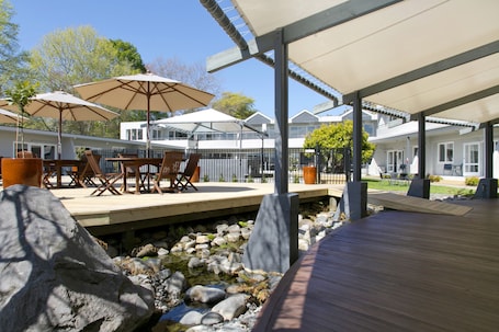 Terrace/patio. Anchorage Resort Taupo