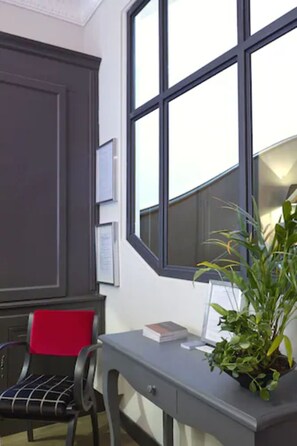 Lobby sitting area - Hotel Saint Sernin (Toulouse)