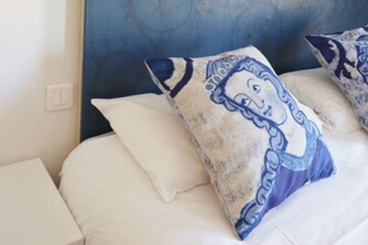 Hochwertige Bettwaren, Zimmersafe, individuell dekoriert