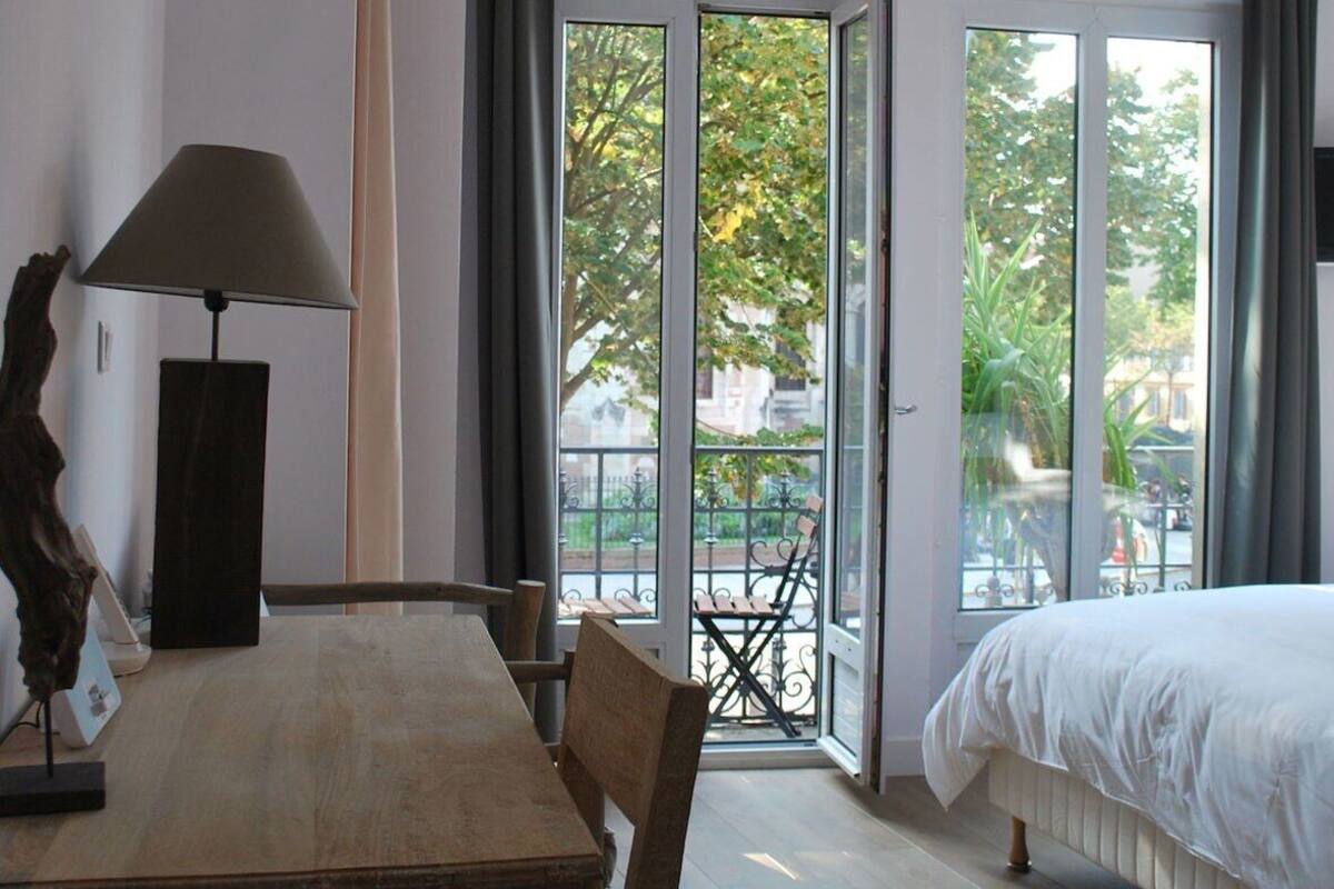 Premium bedding, in-room safe, desk, soundproofing