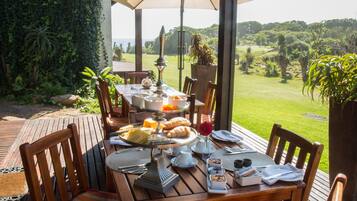 Daily buffet breakfast for a fee