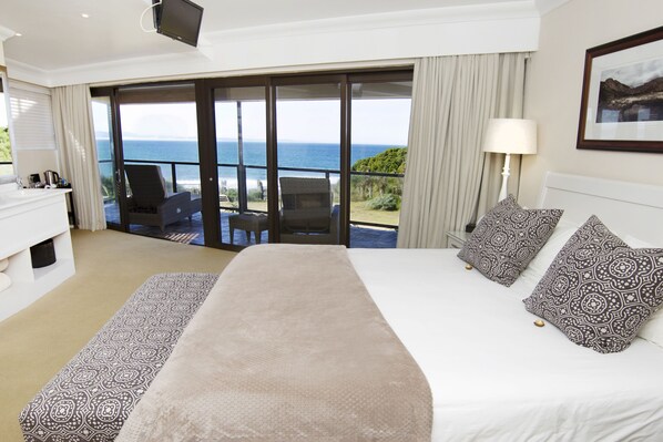 Hochwertige Bettwaren, Zimmersafe, Schreibtisch, schallisolierte Zimmer