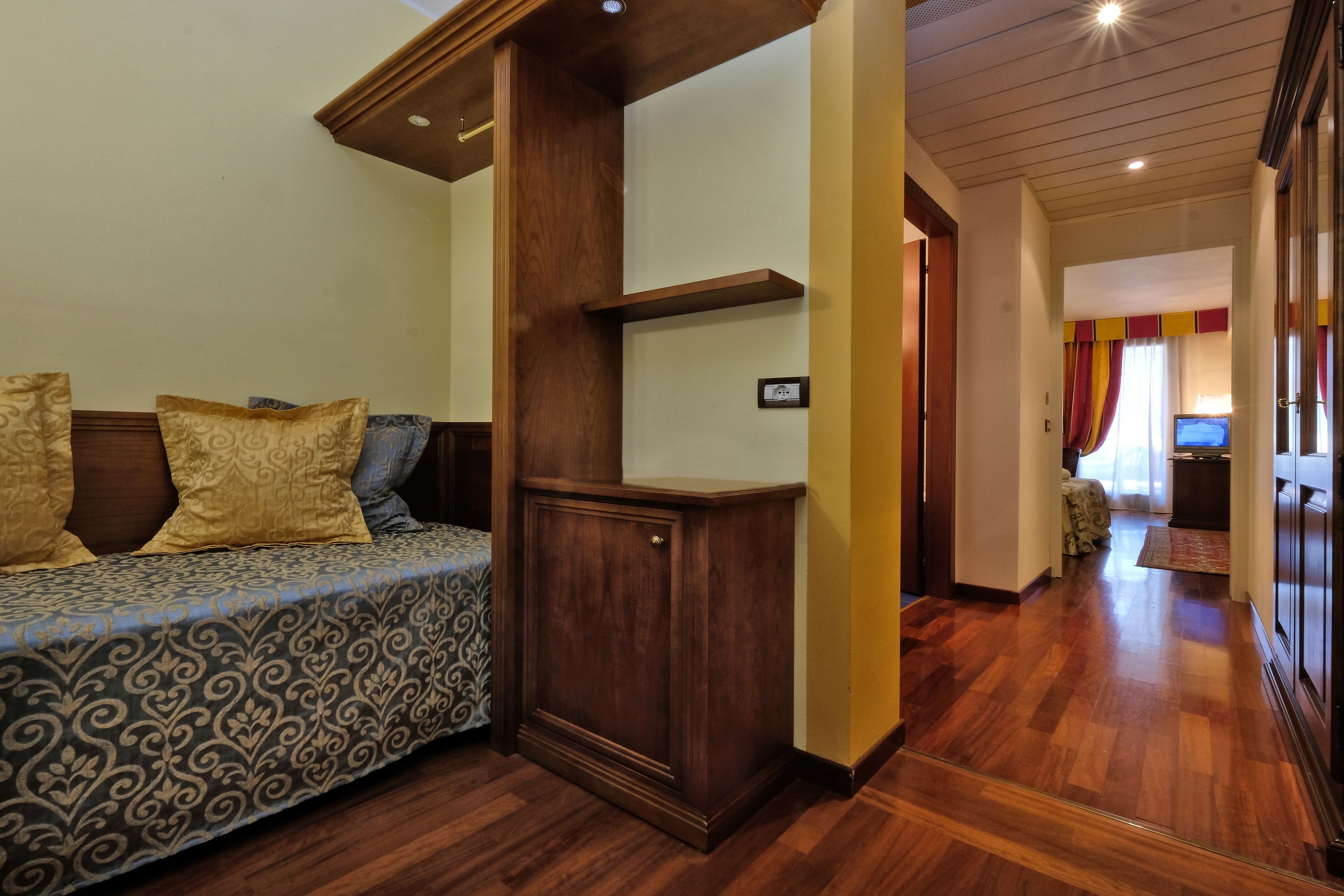 suite hibiscus | living area | 27-inch tv with digital channels