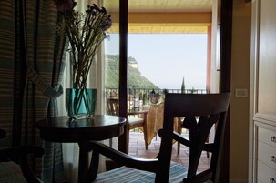 Ropa de cama hipoalergénica y minibar 