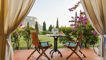 Junior Suite Bouganville | Lake view