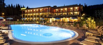 โรงแรมวิลล่า มาดรีนา เลิฟลี่แอนด์ไดนามิก