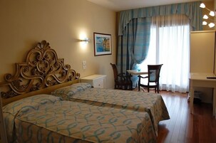 Ropa de cama hipoalergénica y minibar 