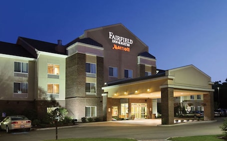 Exterior. Fairfield Inn & Suites by Marriott Weirton