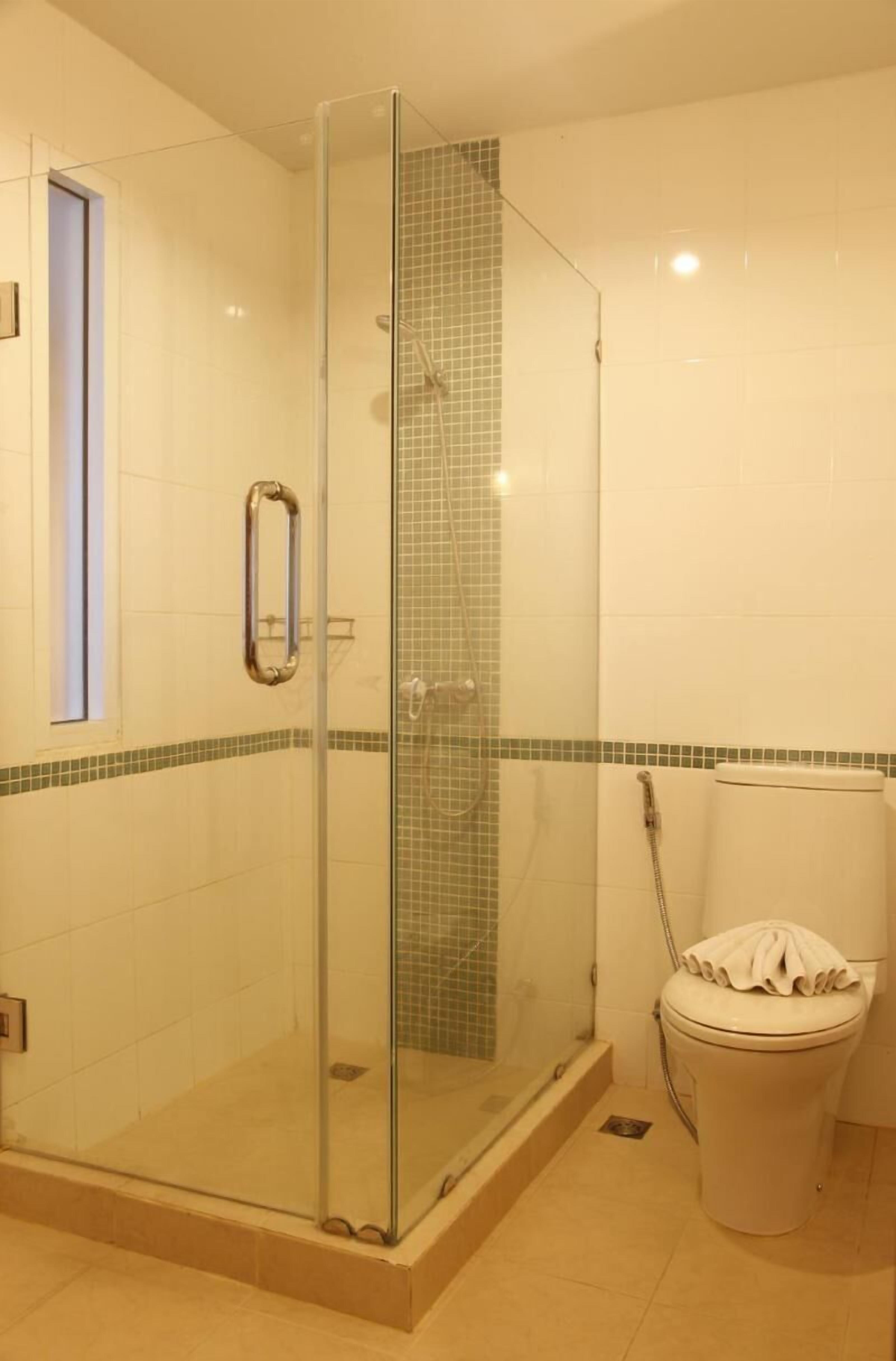 ห้องน้ำ | ของใช้ในห้องน้ำฟรี, ไดร์เป่าผม (มีให้บริการตามคำขอ), ผ้าเช็ดตัว, สบู่