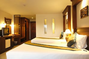Deluxe Room | Minibar, Zimmersafe, Schreibtisch, Bügeleisen/Bügelbrett