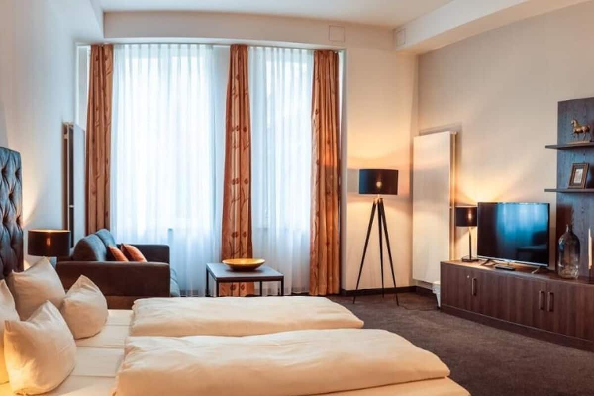 Apartment | 1 bedroom, hypo-allergenic bedding, in-room safe, soundproofing