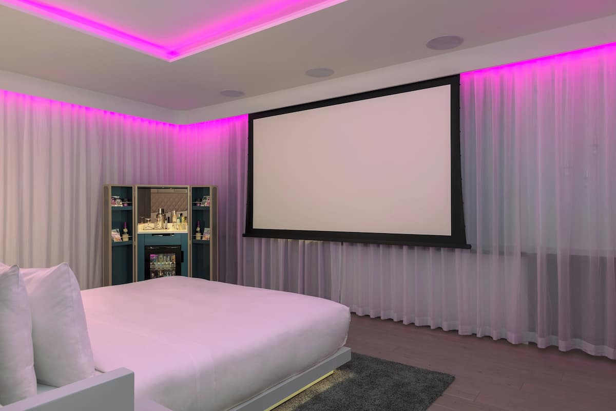 Suite, 1 King Bed, Non Smoking | 1 bedroom, Egyptian cotton sheets, pillowtop beds, minibar