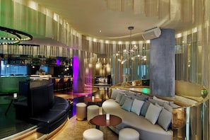 Serves breakfast, dinner, and brunch - W London (London)