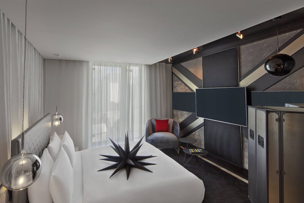 Fabulous Room, Room, 1 King Bed, Non Smoking | 1 bedroom, Egyptian cotton sheets, pillowtop beds, minibar