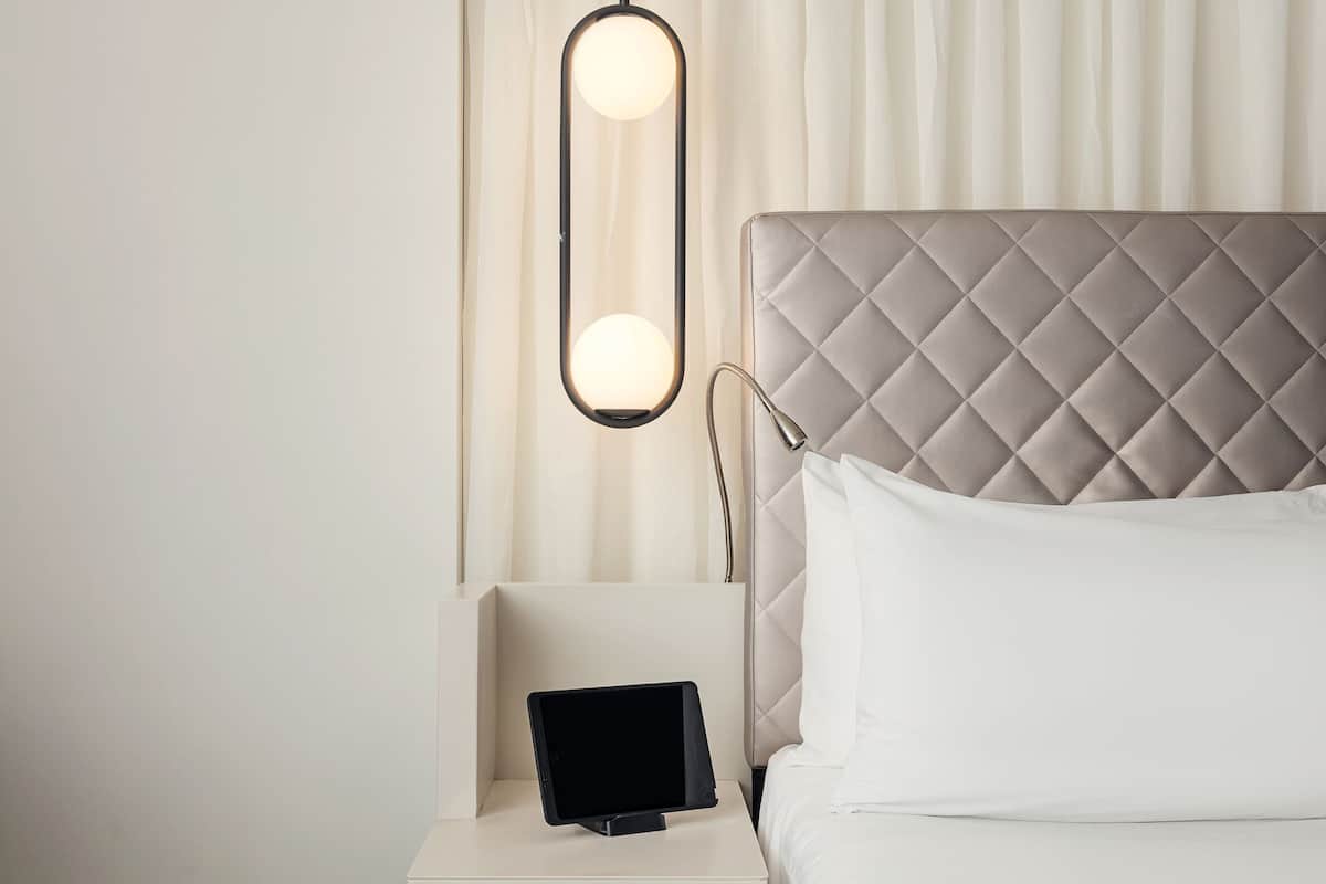 1 bedroom, Egyptian cotton sheets, pillowtop beds, minibar