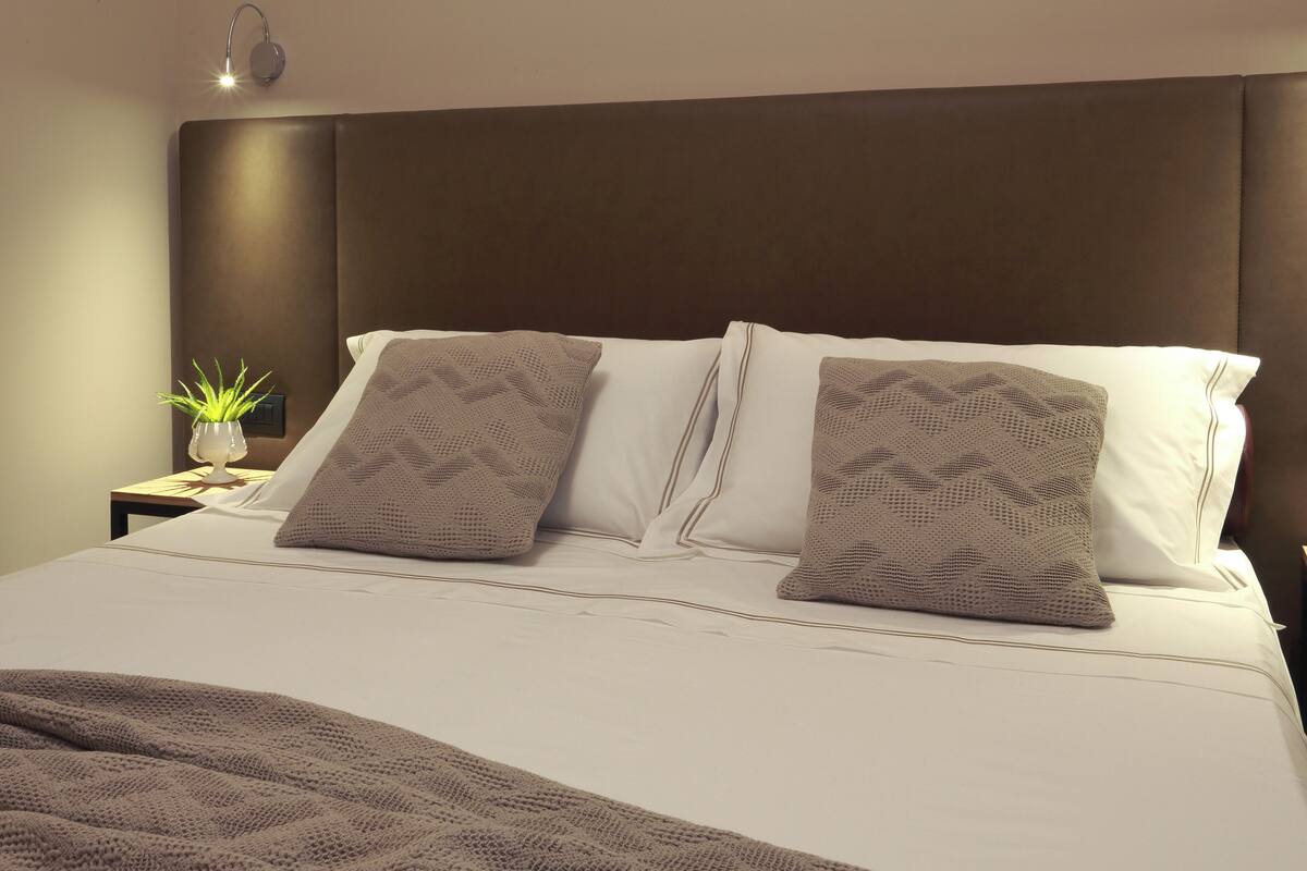 Egyptian cotton sheets, premium bedding, down duvets