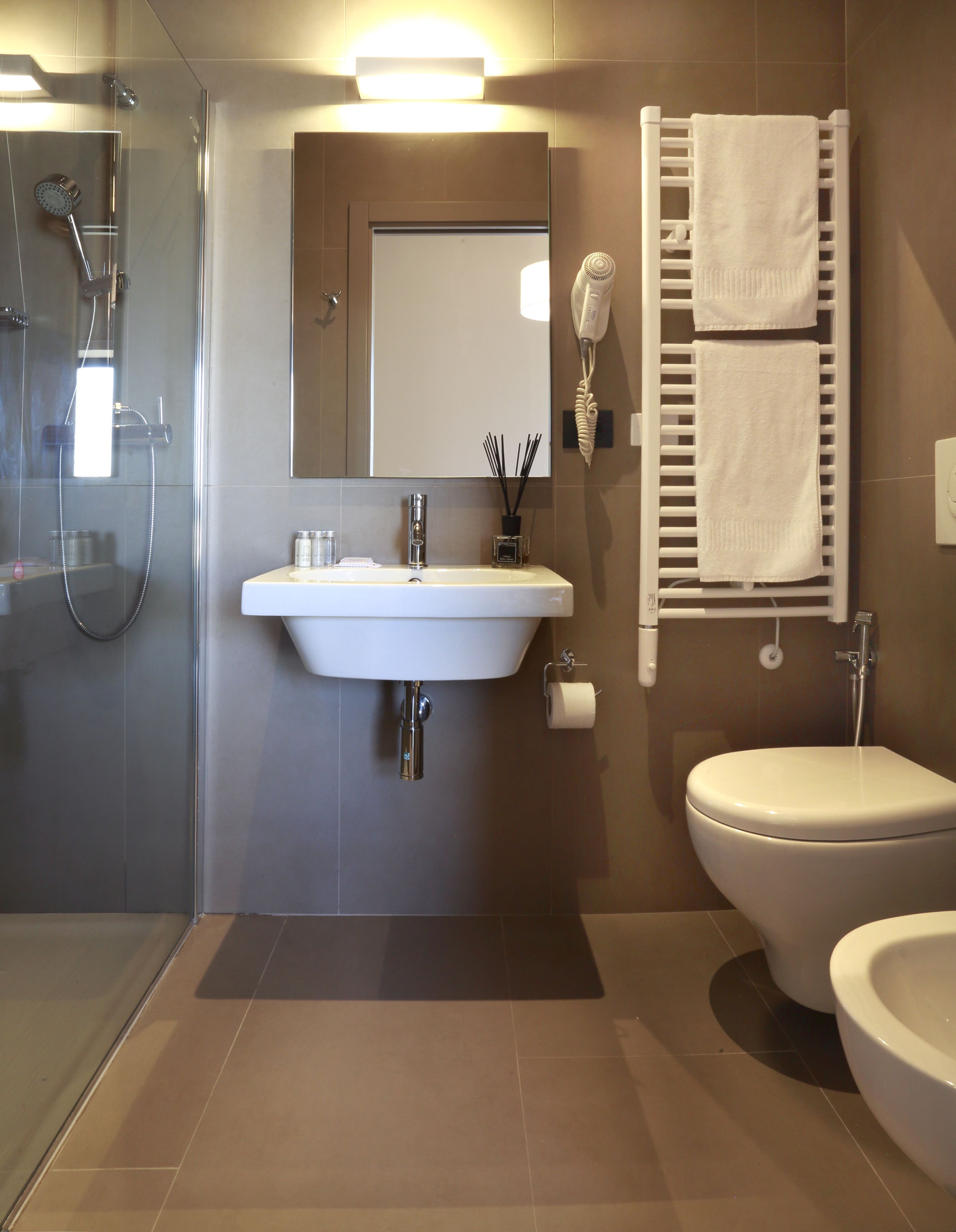 shower, rainfall showerhead, hair dryer, bidet