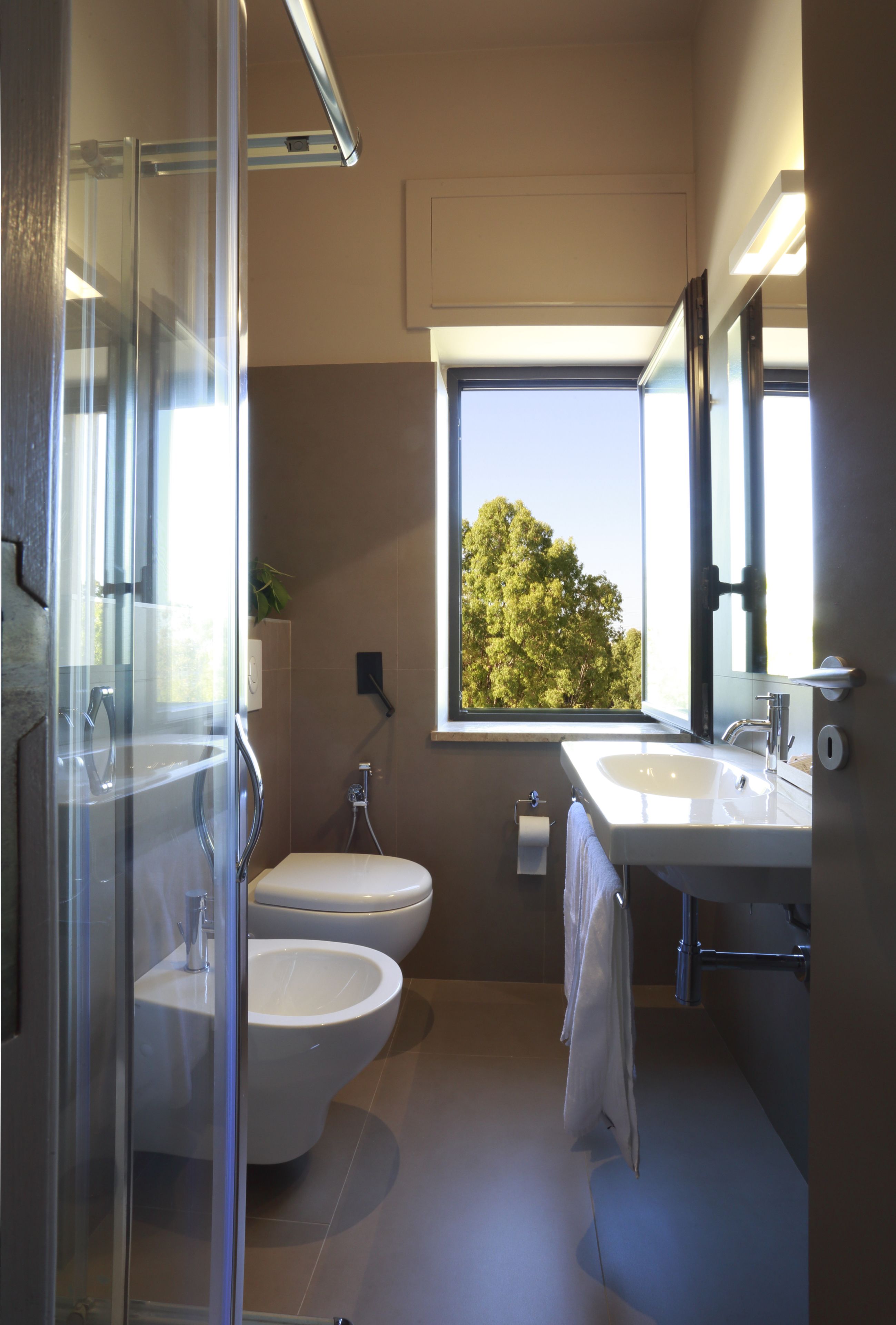 shower, rainfall showerhead, hair dryer, bidet