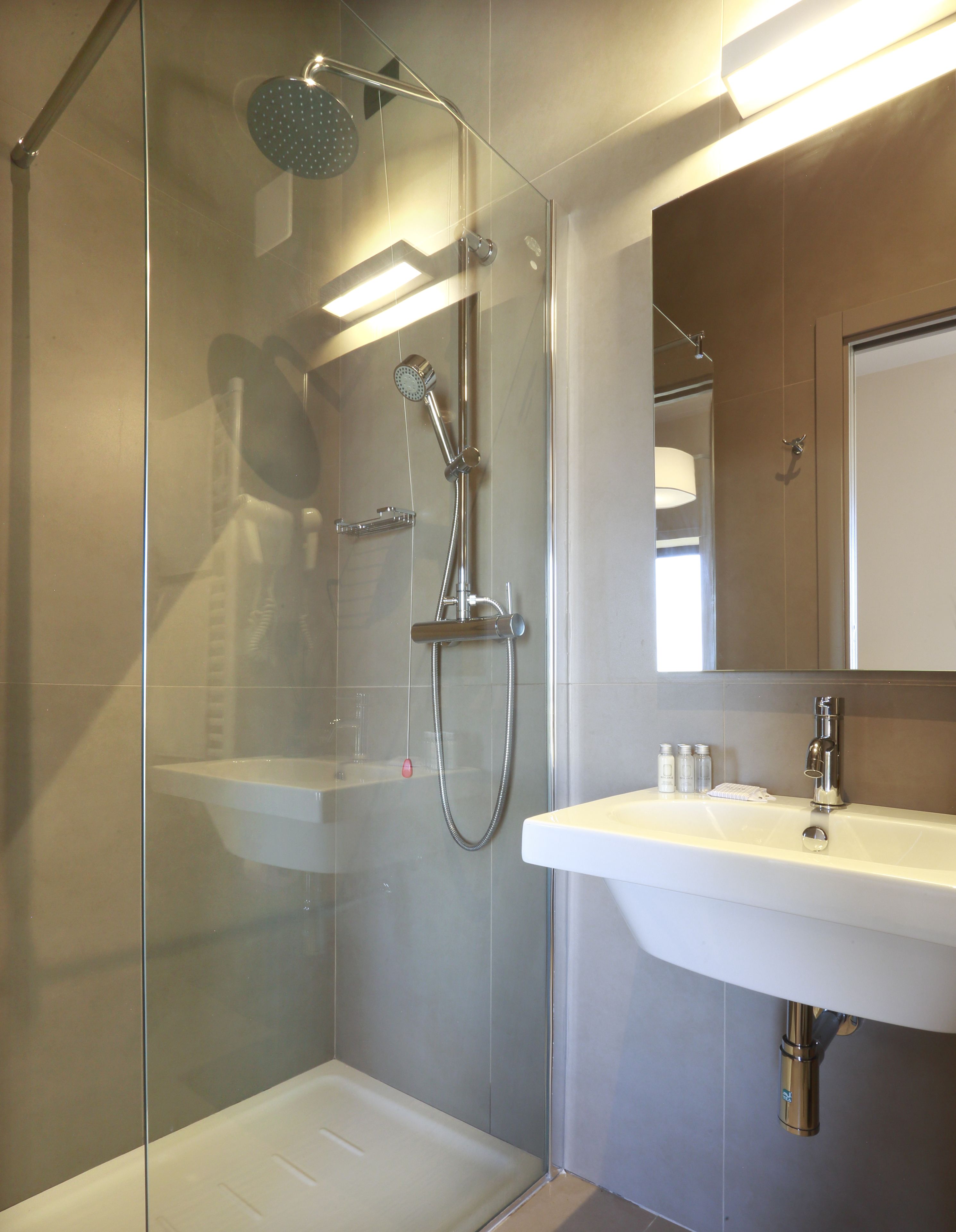 standard double or twin room | bathroom | shower, rainfall showerhead, hair dryer, bidet