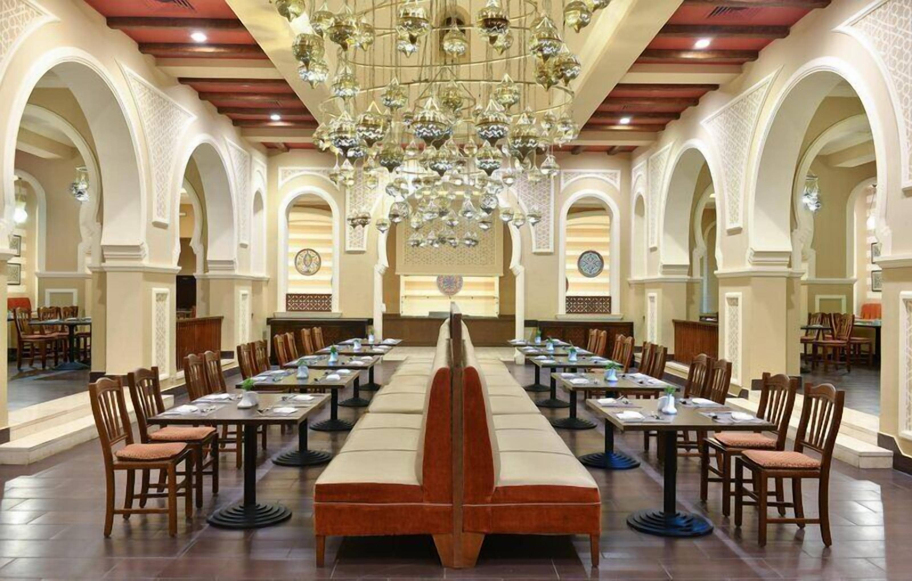 9 Restaurants; Frühstück, Mittagessen und Abendessen werden serviert